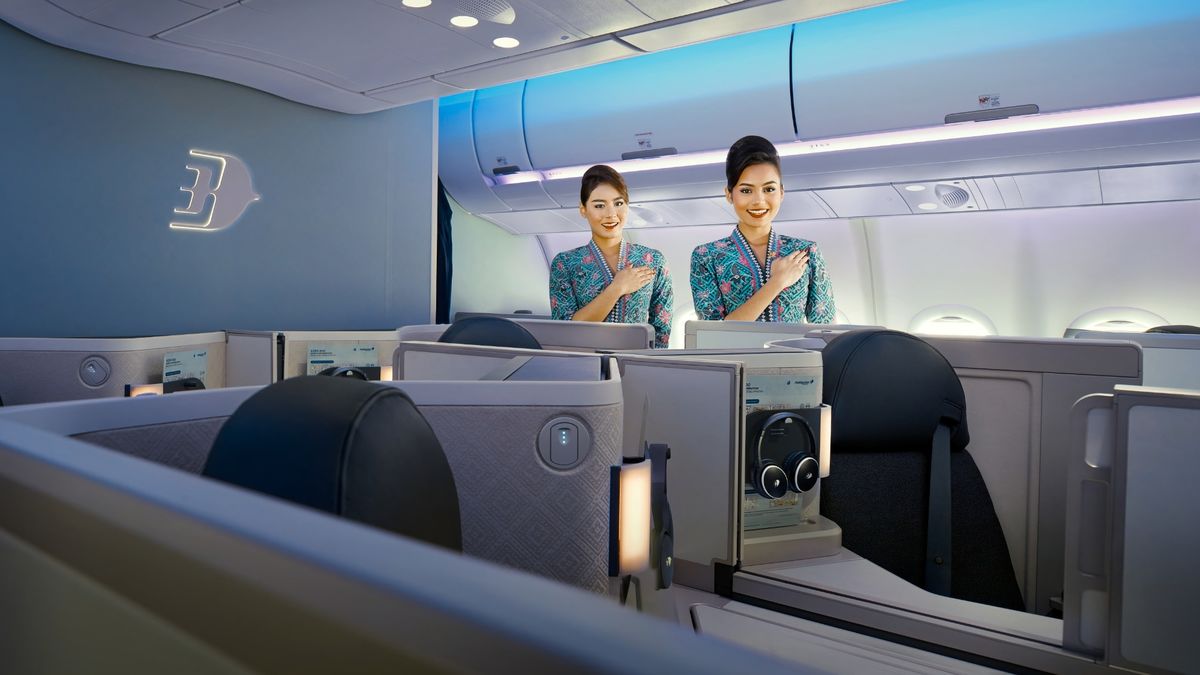 Malaysian Airlines A330neo business class staff