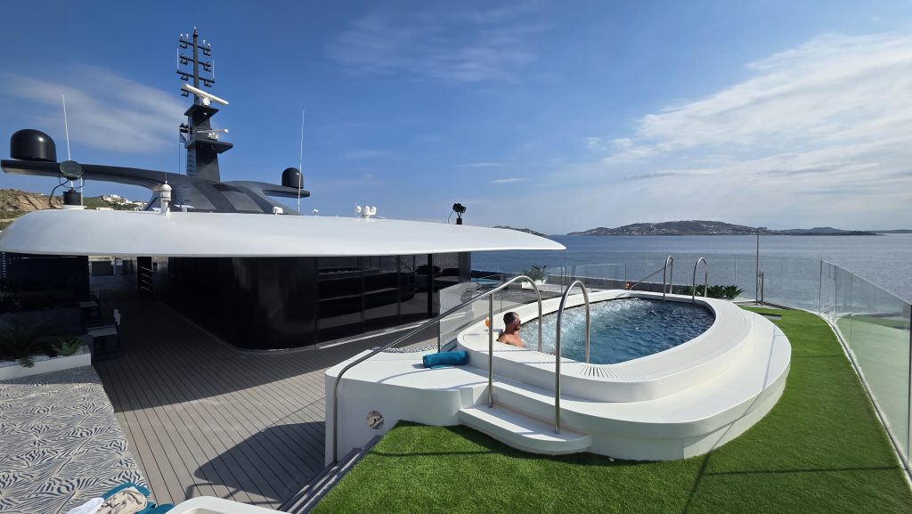 Large hot tub on Deck 7 - Emerald Kaia Superyacht