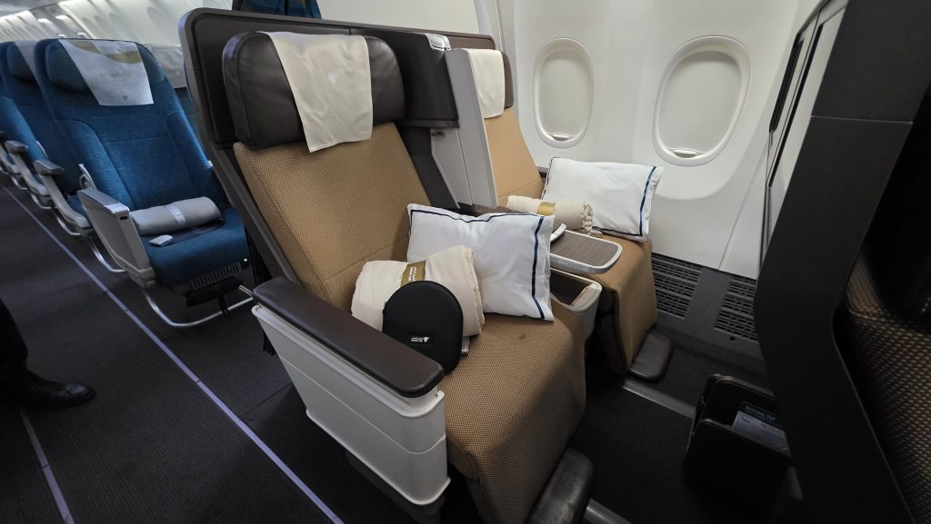 Oman Air Business Class B737 MAX 8 Seat